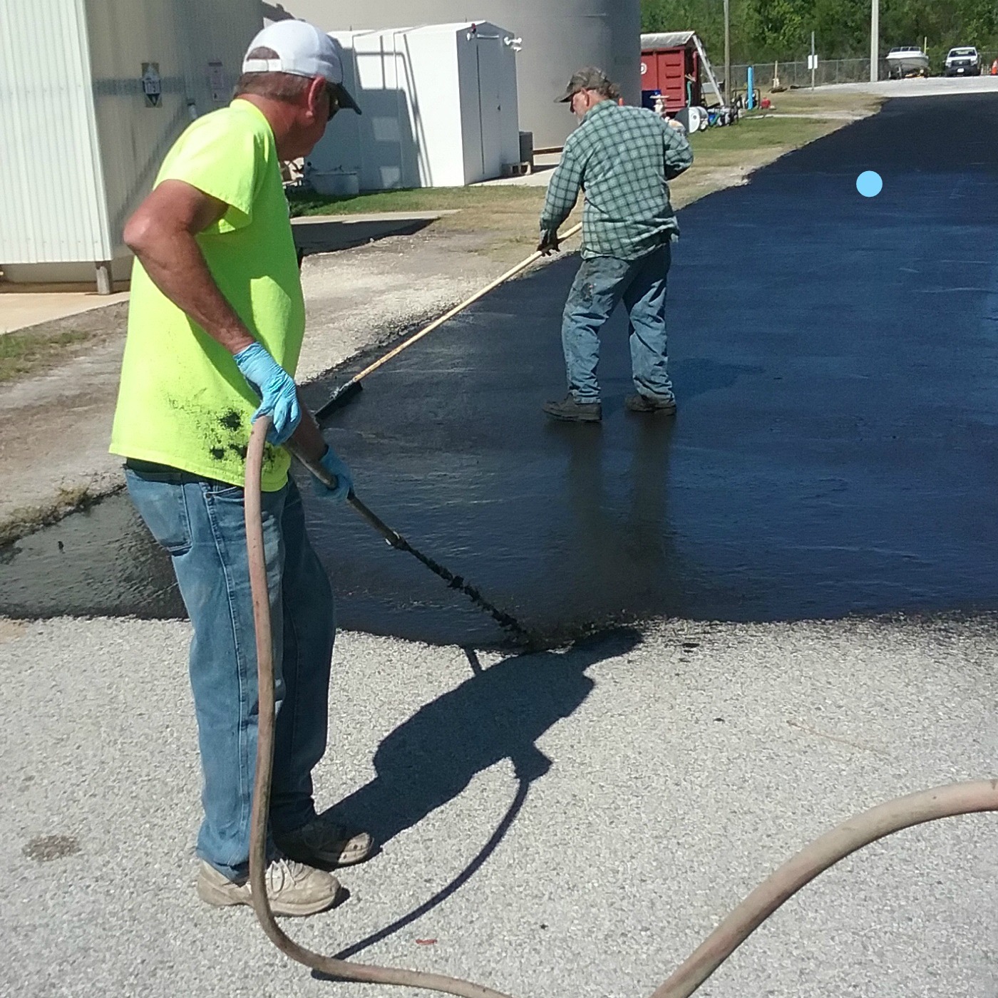 sealing blacktopping asphalt, drivesways and parking lots